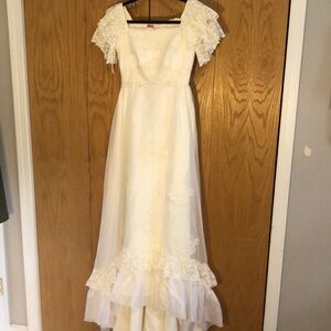 Angelair by  Monika Vintage Wedding Dress & Veil Size - XS/ Small